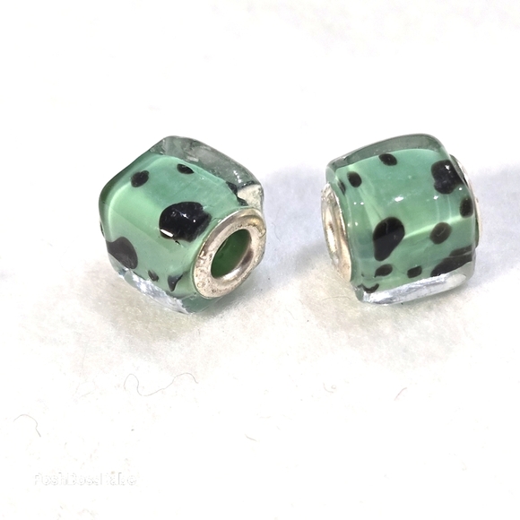 Set of 2 Green & Black Polka Dot Murano Glass Square European Beads 925 Sterling - Picture 1 of 5